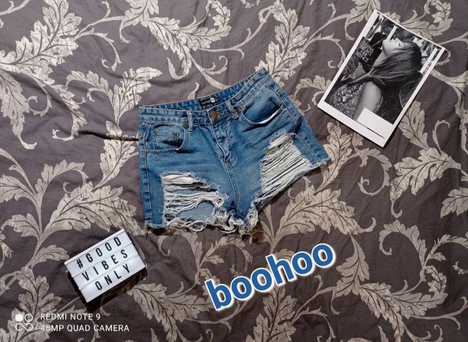 BooHoo, niebieskie szorty jeansowe z rozdarciami, wysoki stan, M/38