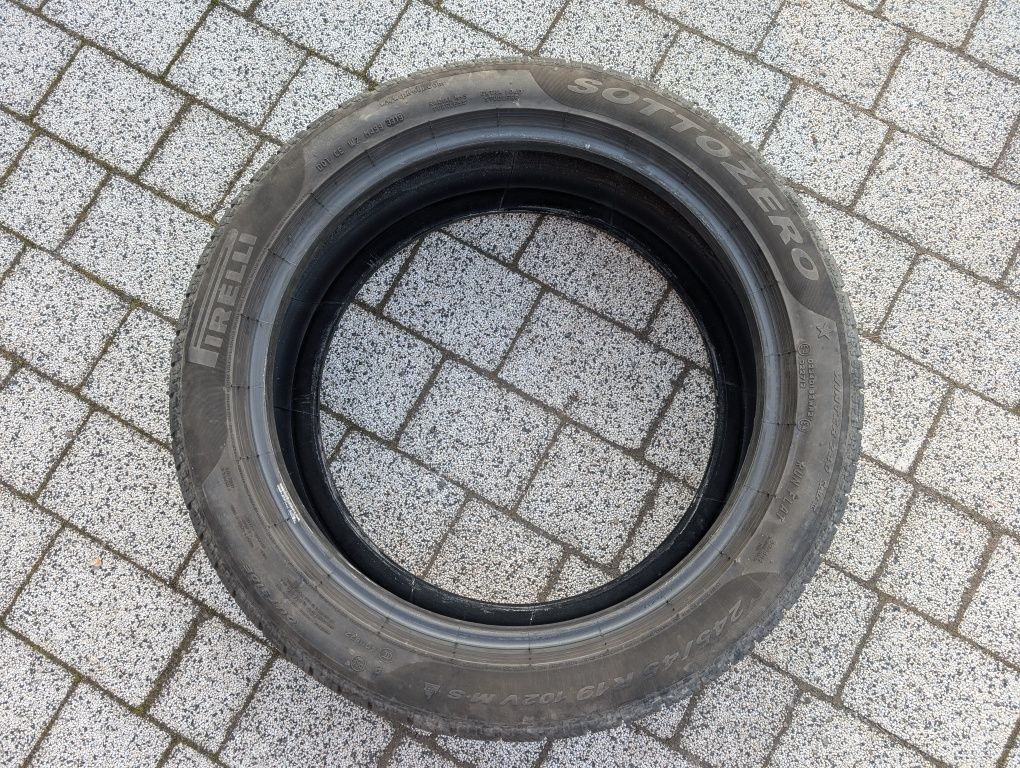 2 opony zimowe Pirelli Sottozero Serie II runflat 245/45/19 garażowane