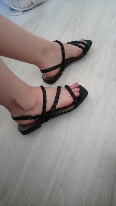 Czarne sandały deichmann