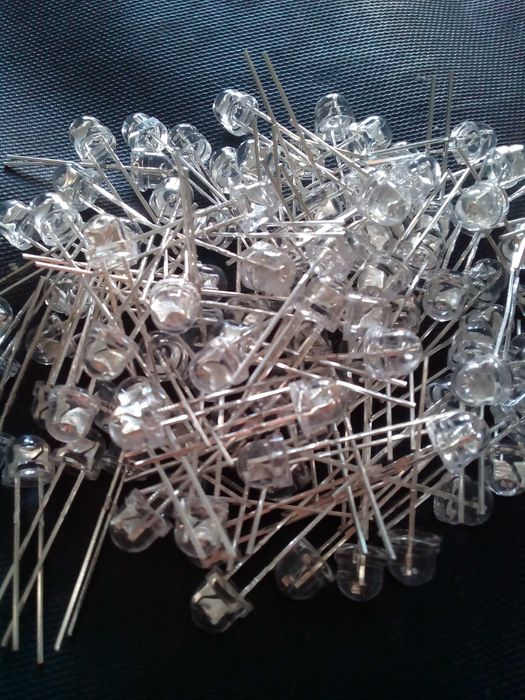 Світлодіод синій, 4,8 мм, 3 В. 4 грн. Від 10 шт.