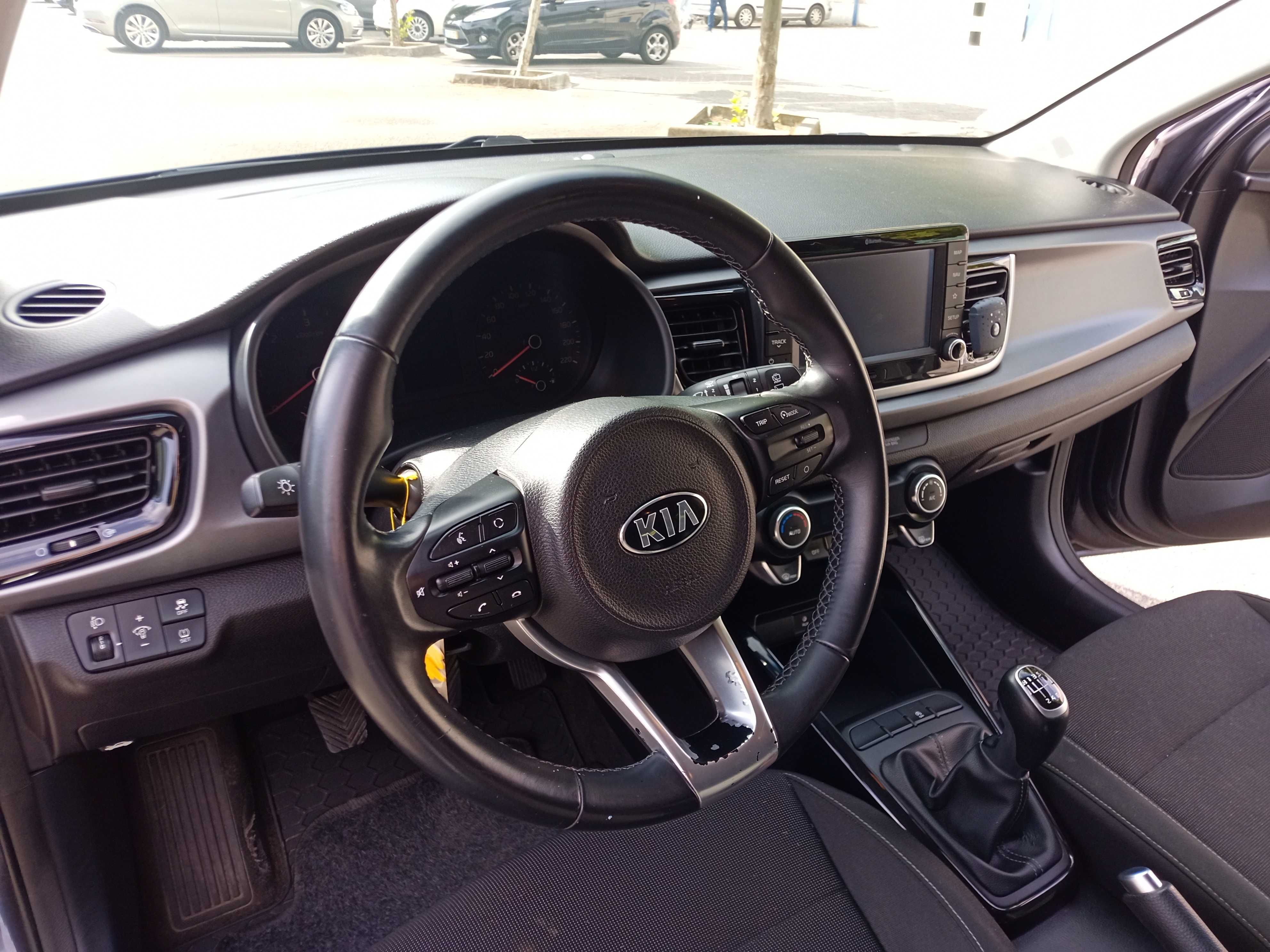 Kia Rio 1.4 90cv - 2018 - Cinza Escuro - Económico e Fiável