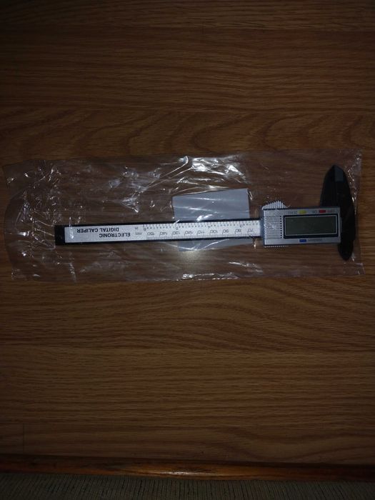 Suwmiarka elektroniczna 0-150 mm z włókna węglowego, nowa