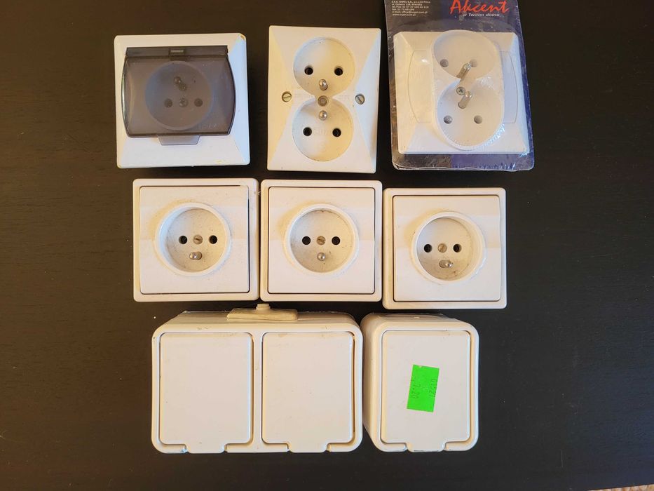 Gniazda elektryczne - 7 sztuk - 22,-