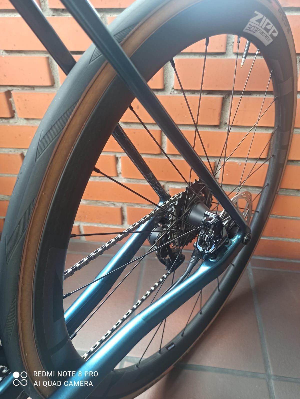 Rower szosowy Canyon Ultimate CF SLX 8 Force AXS
