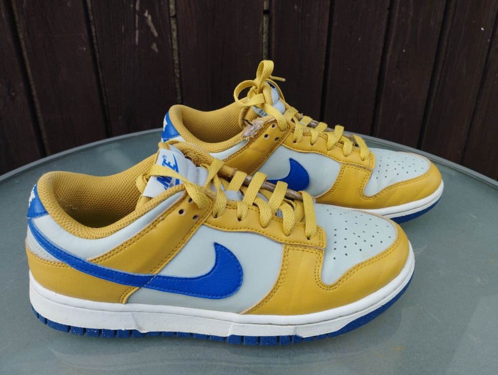 Sneakersy młodzieżowe Nike 39