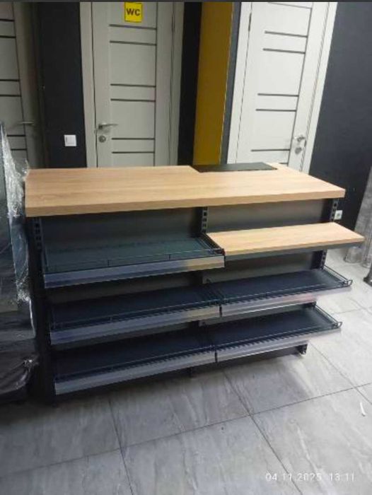 Стеллажи торговые. Кассы. Витрины. Хлебные, кондитерские полки