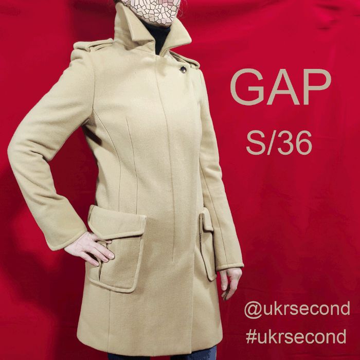 Стильное и лаконичное пальто бренда GAP