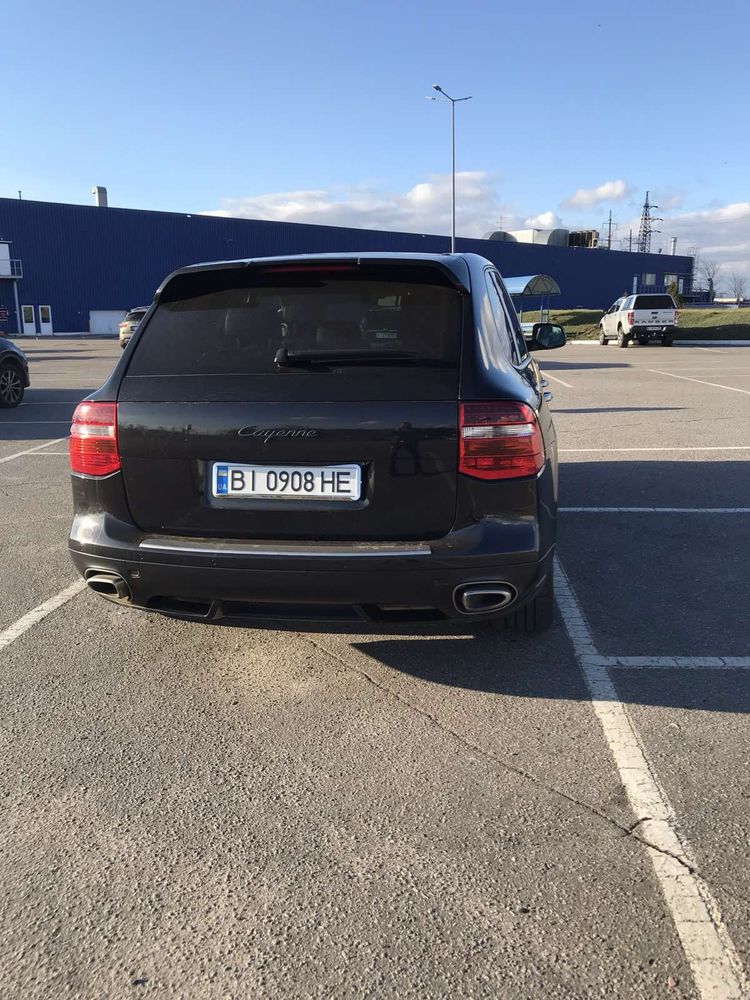 Автомобиль порш каен