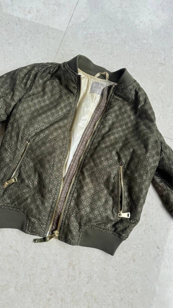 Бомбер Guess.
