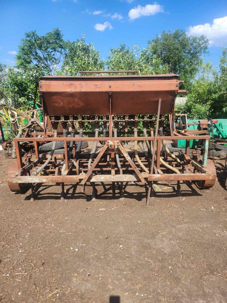 Продам саморобну сіялку до трактора зроблена з культиватора