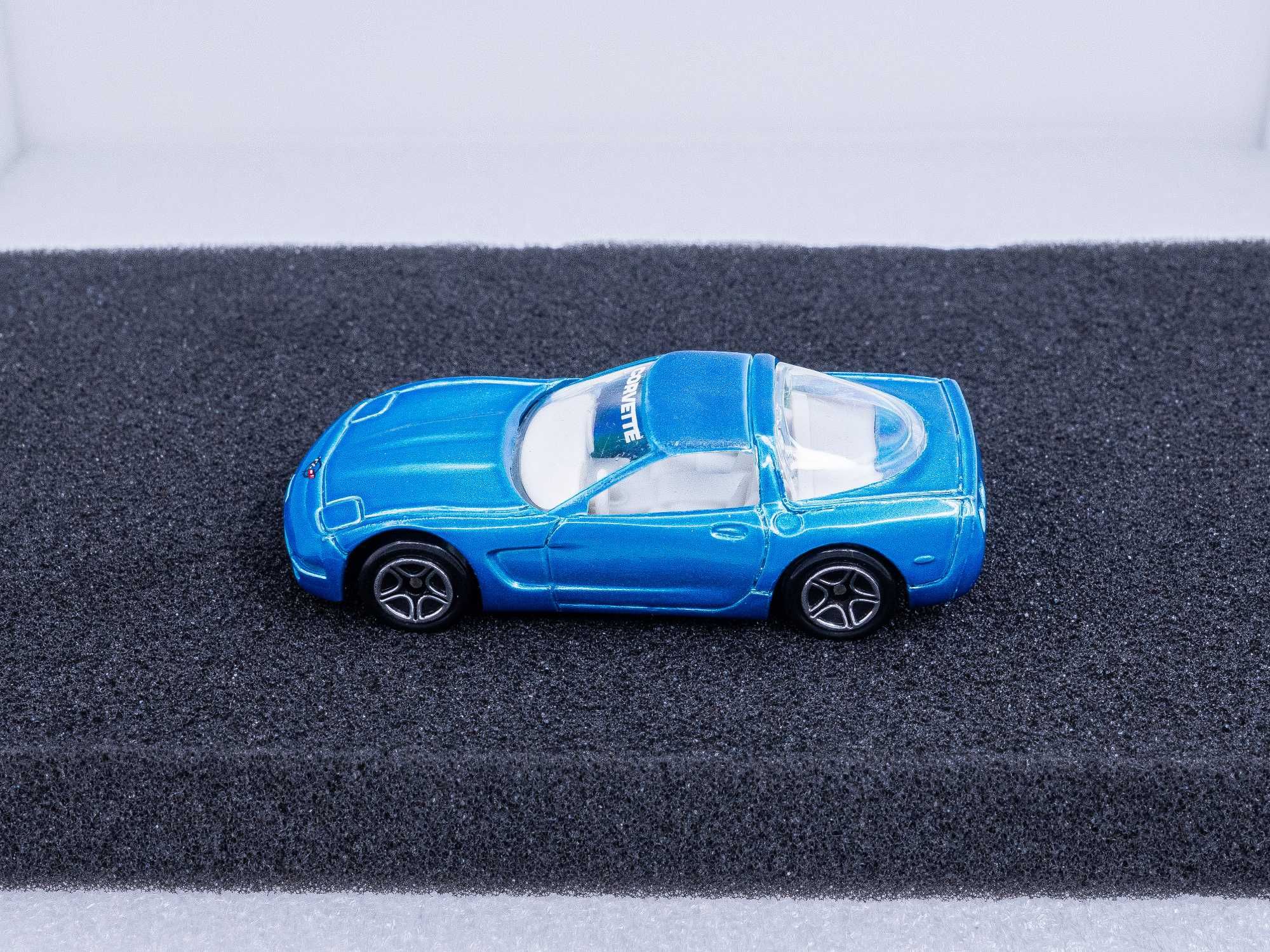Matchbox Chevrolet Corvette C5  z roku 1998 stan kolekcjonerski