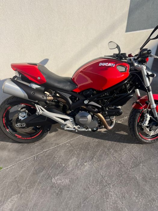 Ducati Monster 696