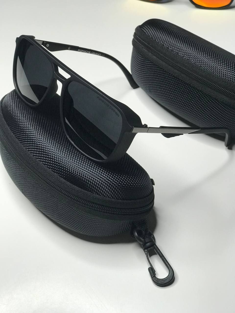 Мужские солнцезащитные очки Matrix черные матовые Polarized со шторкой