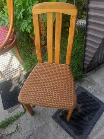 Krzesło drewniane z PRL-u jak na zdjęciach