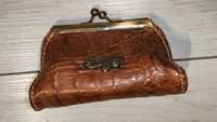 Stary skórzany lakierowany portfel antyk