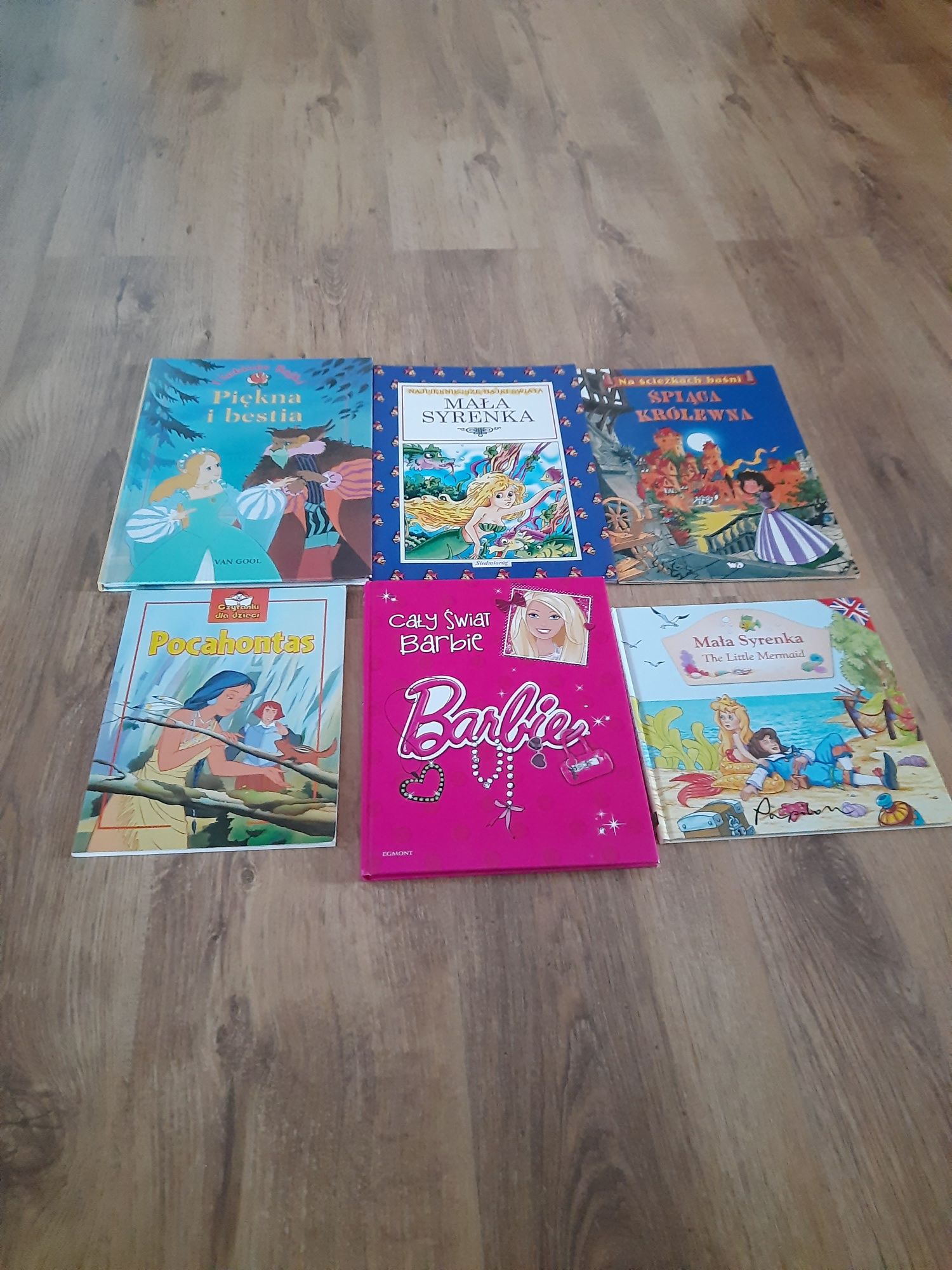 Książki Cały Świat Barbi,  Mała Syrenka,  Pocahontas,Śpiąca Królewna,