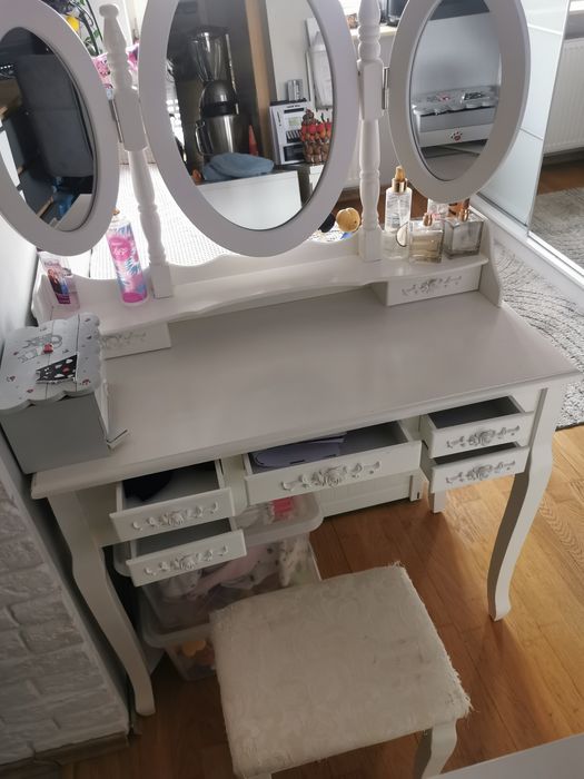 Toaletka lustra biała