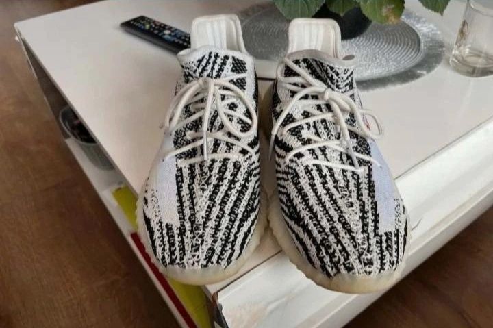 yeezy 350 v2 zebra