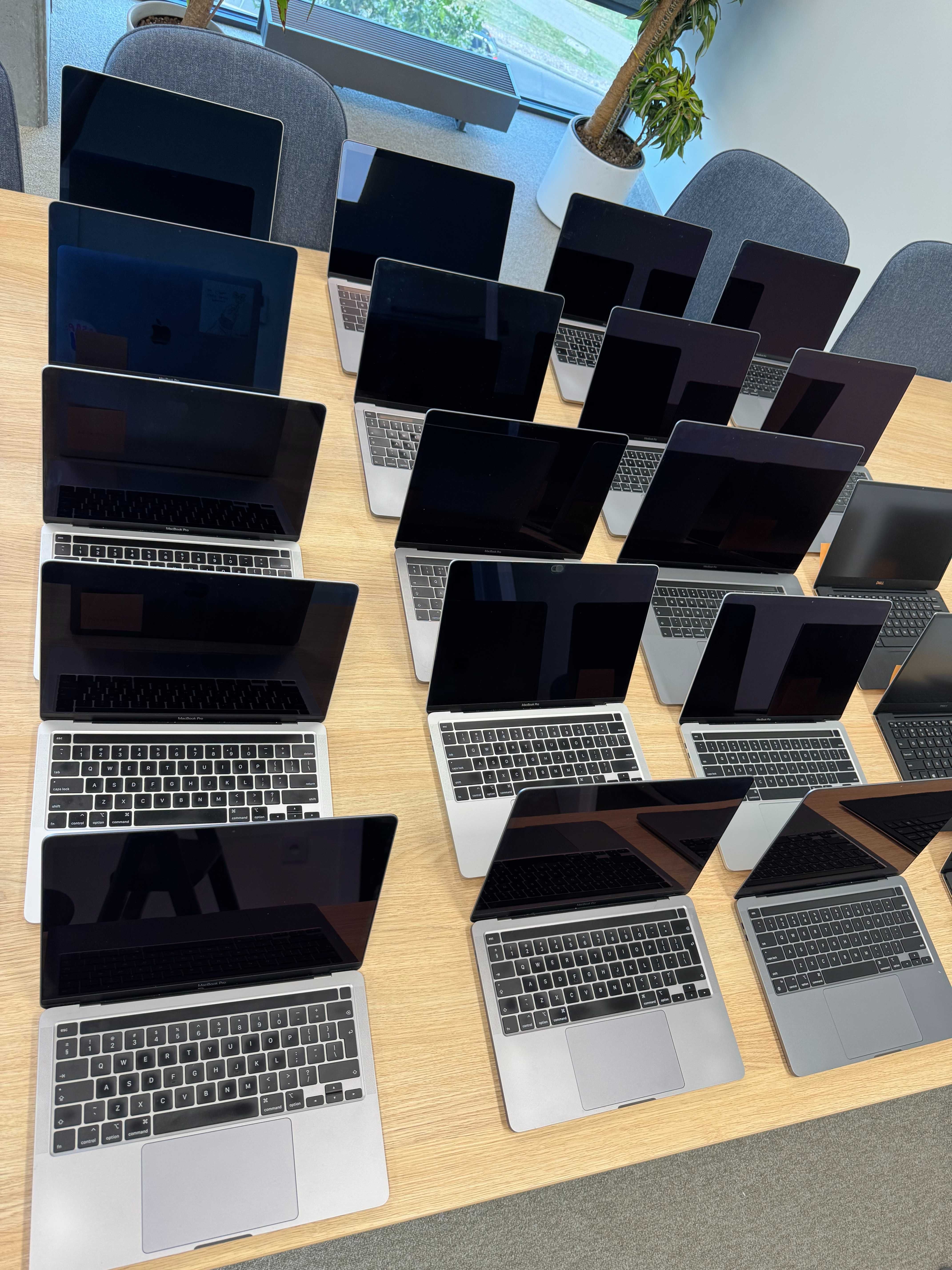 Laptopy  Apple MacBook Pro i Dell