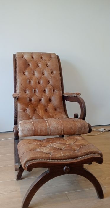 Cadeirão com banco de apoio em pele