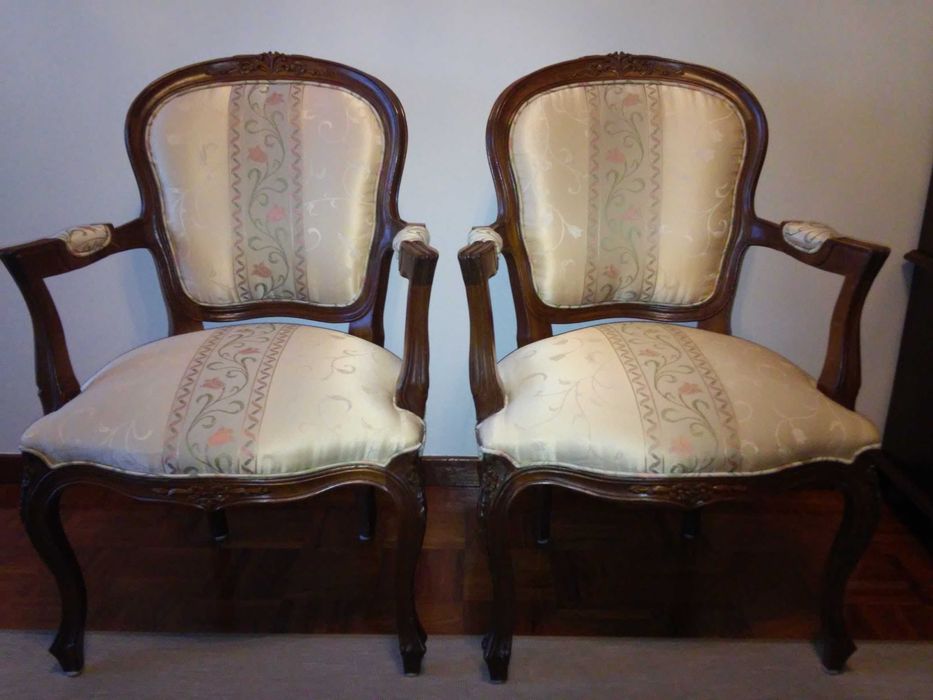 dois cadeirões em bom estado