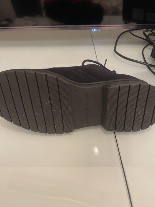 Продам новые демисезонные замшевые туфли Tommy Hilfiger