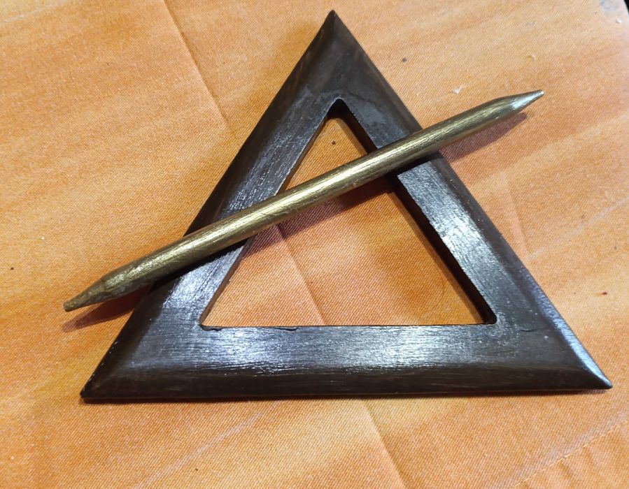 Triangulo Madeira c/travessão, para embrace de cortinas