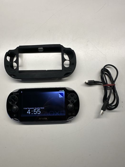 Psvita fat (Oled) + carregador ( consola praticamente nova)