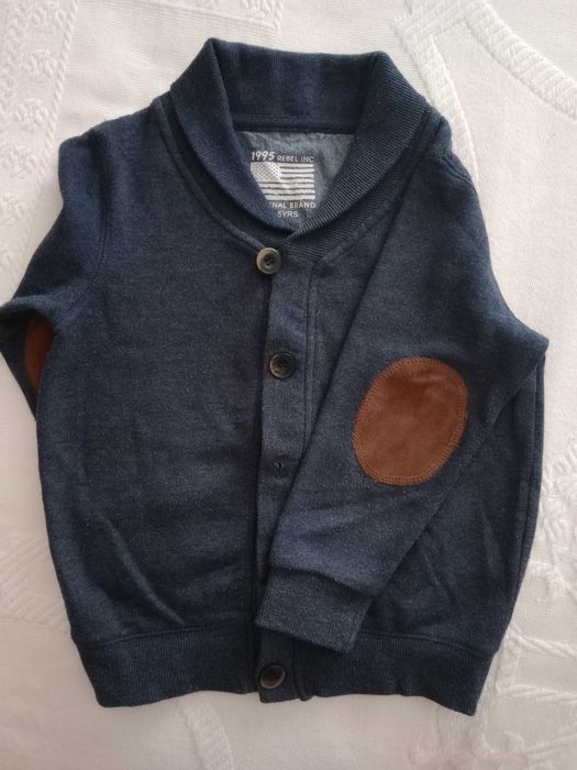Conjunto de roupa menino, 4 peças, marca Zara, GAP e Rebel, tudo 12€