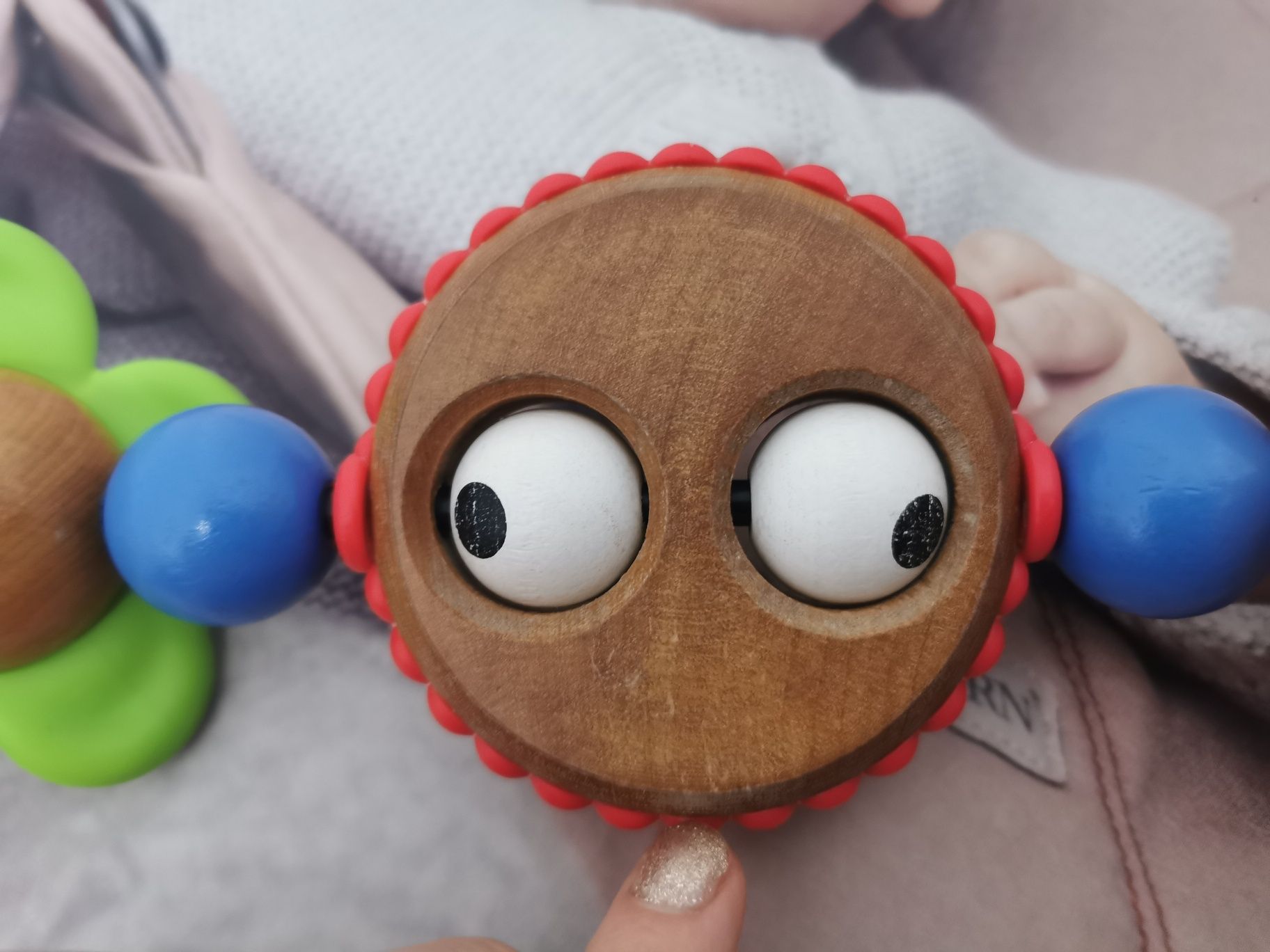 BabyBjorn Googly Eyes szalone oczy pałąk zabawka do bujaczek lezaczek
