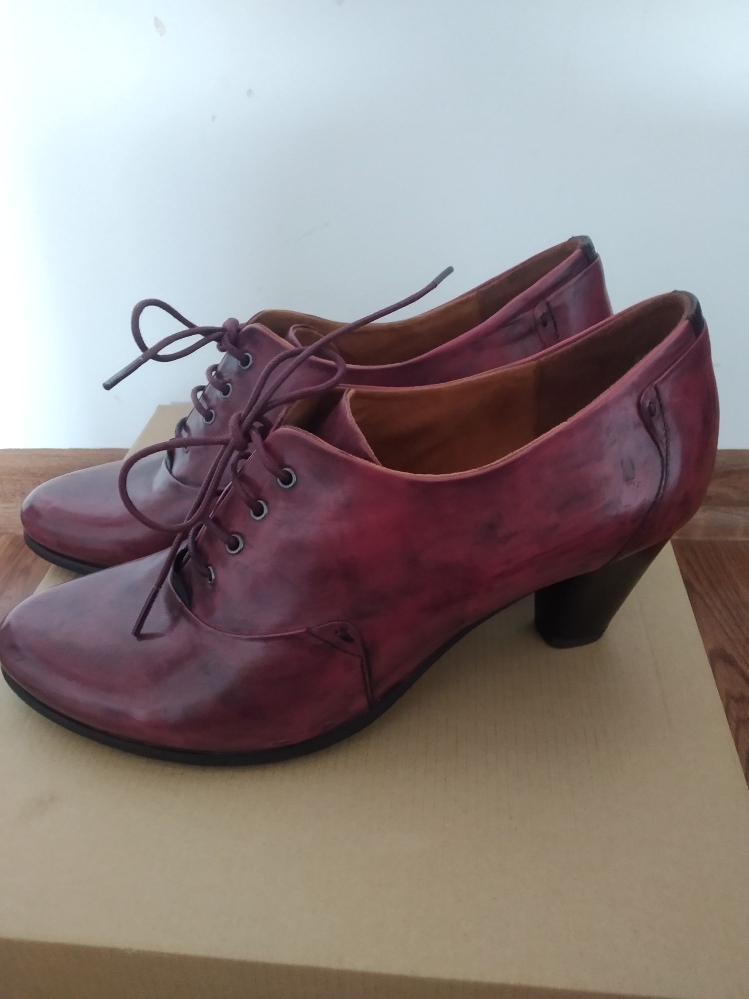 Buty na obcasie botki trzewiki sznurowane bordowe nowe skórzane tk max