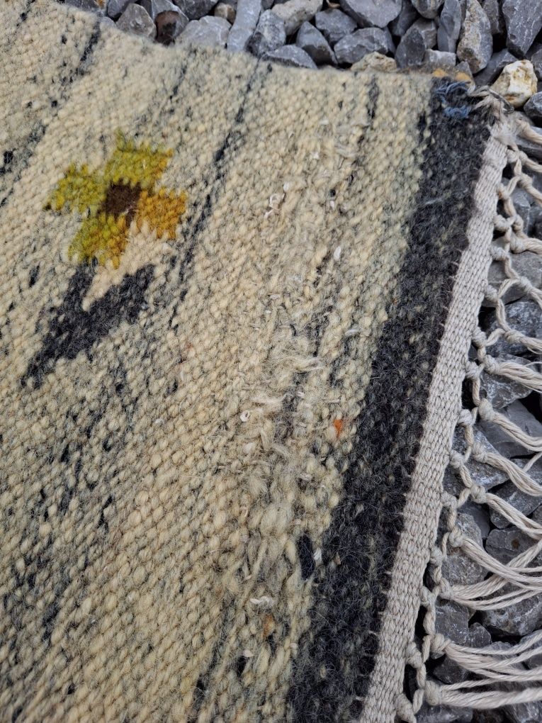 Stary piękny kilim Krokusy