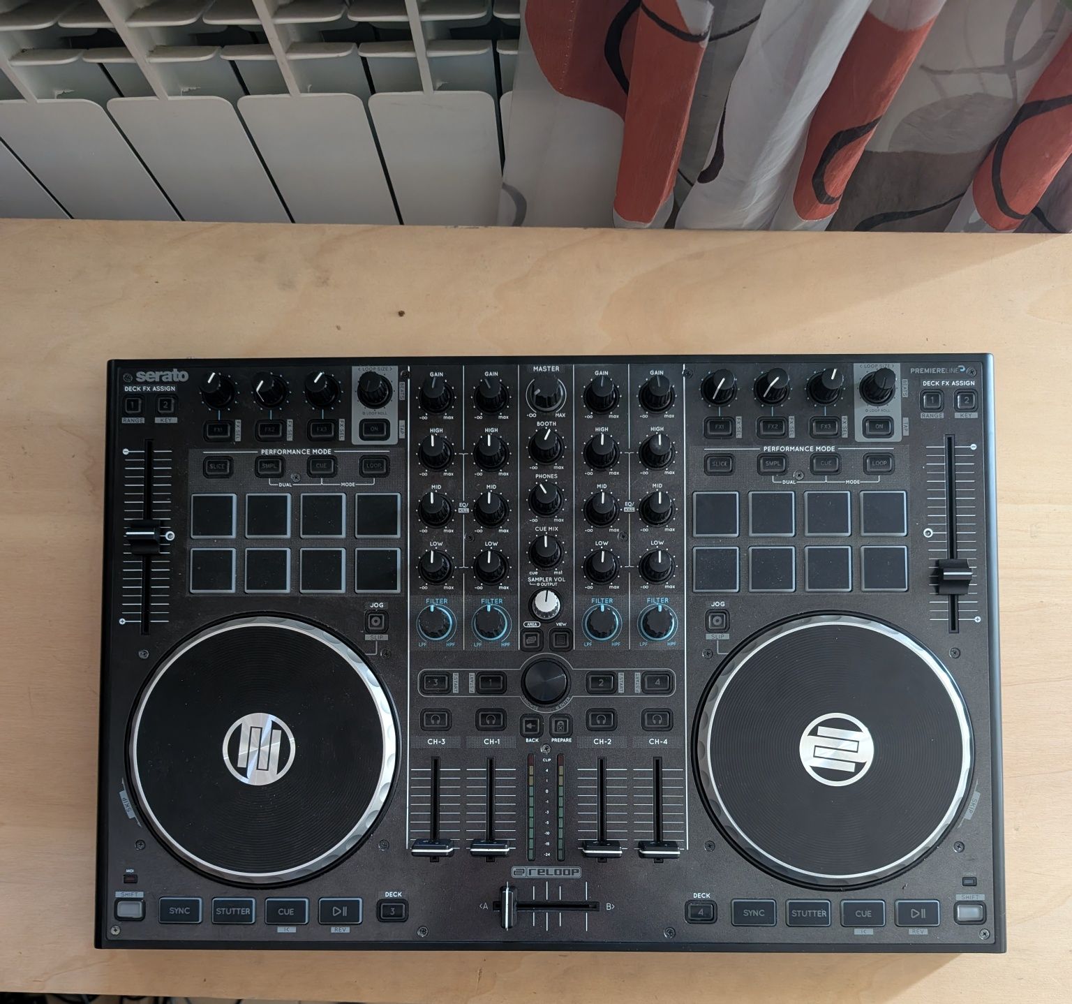 Controladora DJ Reloop Terminal Mix 8