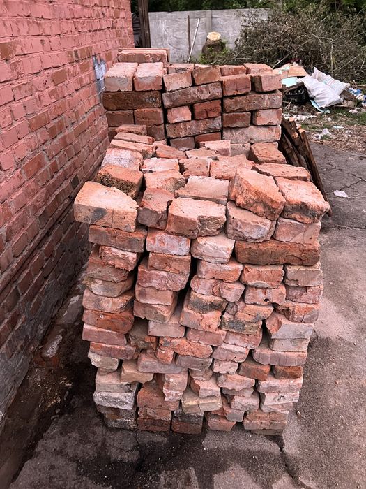 Продам цеглу кирпич б/у є 3000шт.