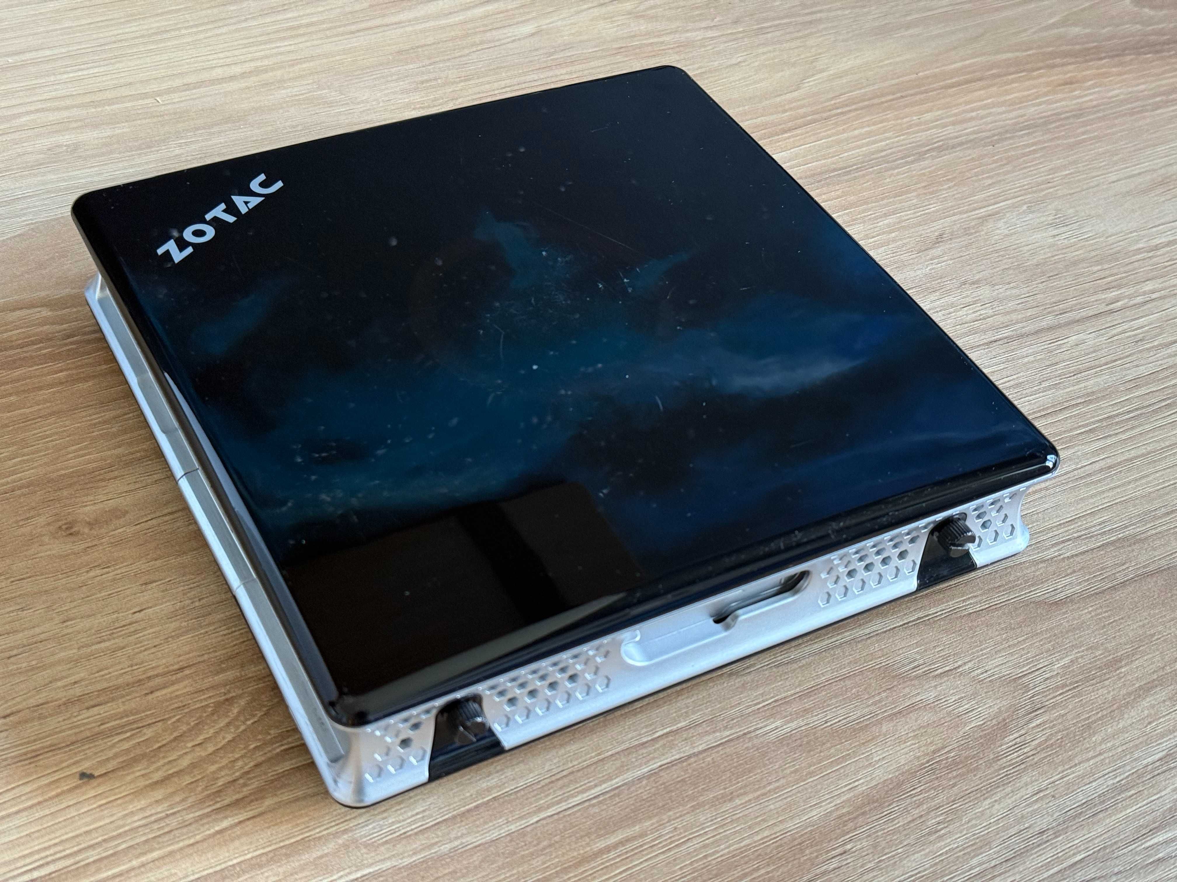 Komputer ZOTAC Mini PC (Intel Atom D510, 2GB RAM, 250GB HDD)