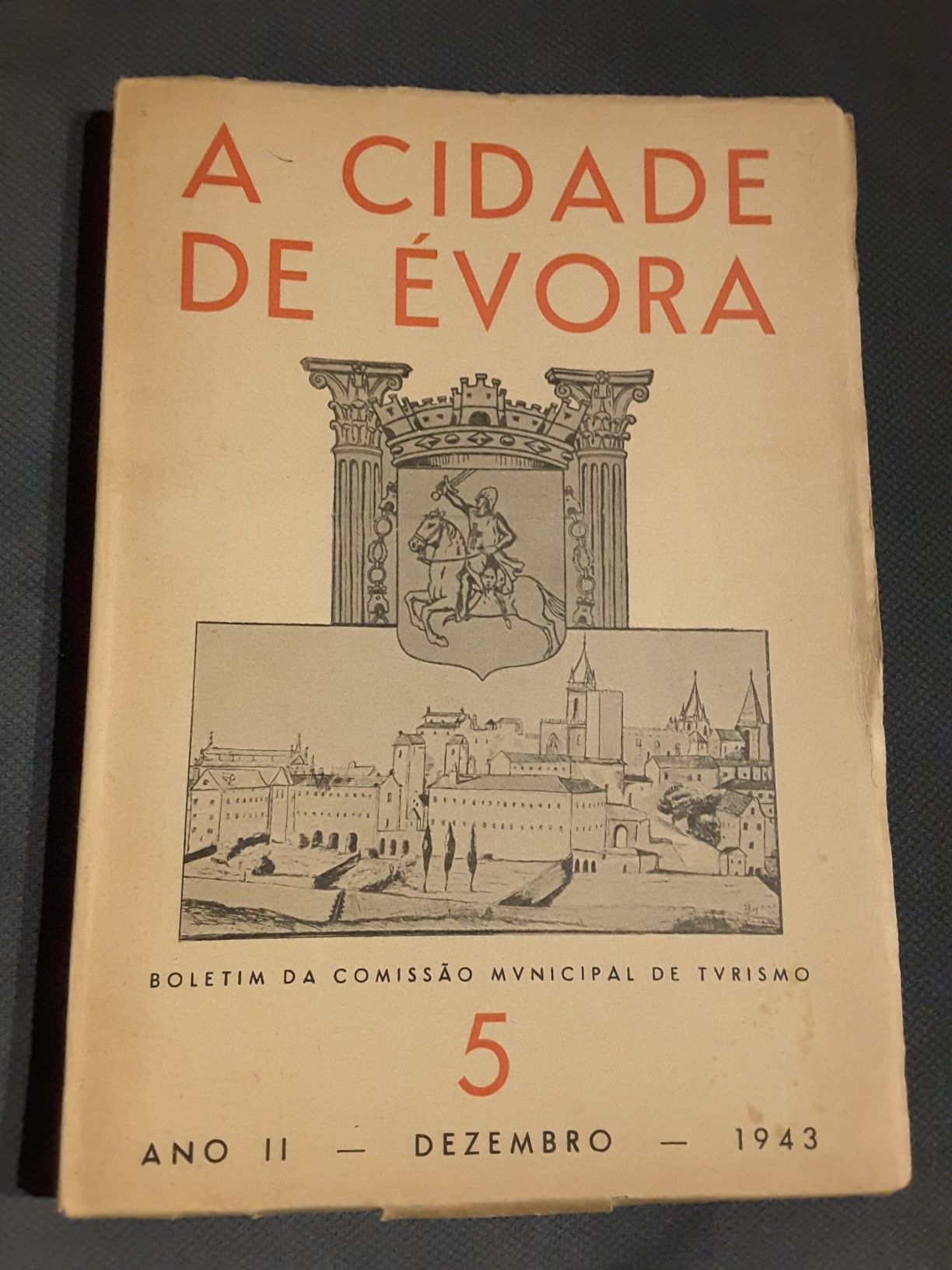 Palácios Reais de Évora / A Cidade de Évora (1943)