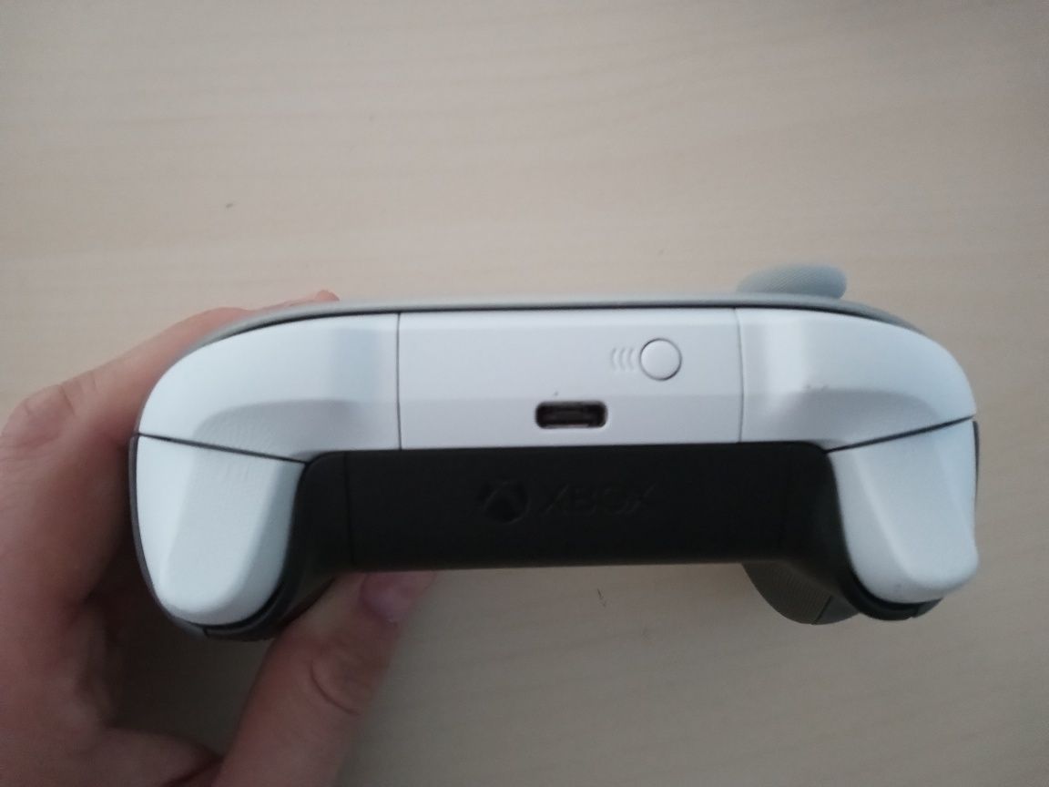 Pad Kontroler Xbox Series srebrny plus oryginalny akumulator