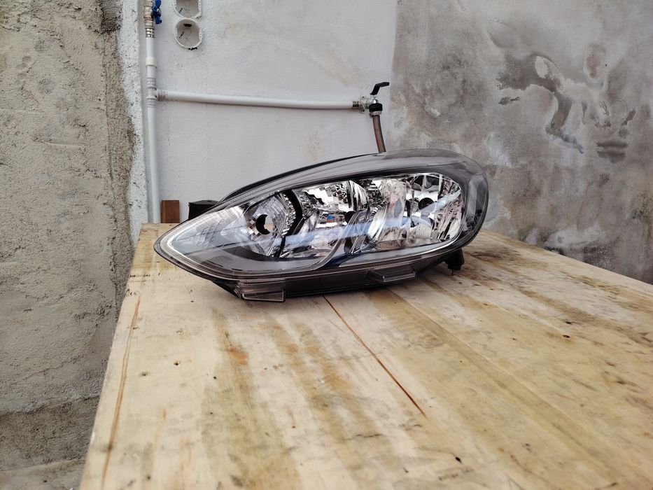 Farol esquerdo H1BB-13W030-AE