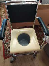 Інвалідне крісло- туалет на колесах