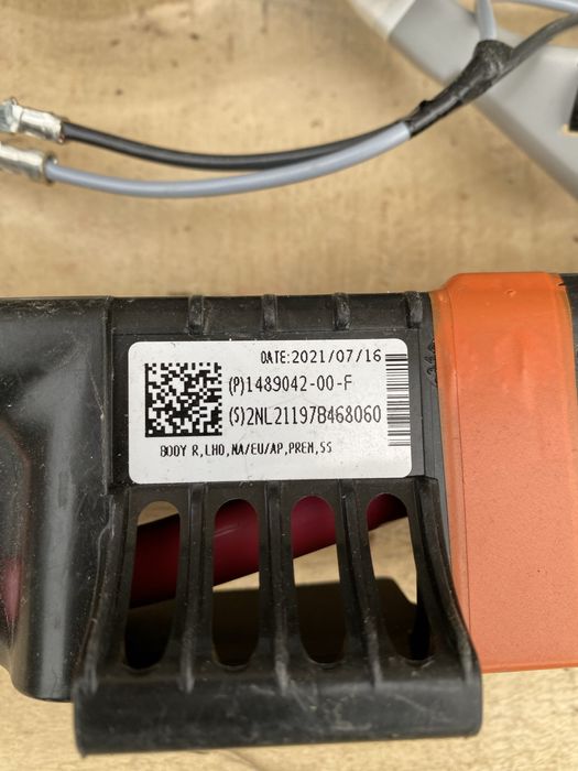 Проводка салону Tesla Model Y коса магістраль