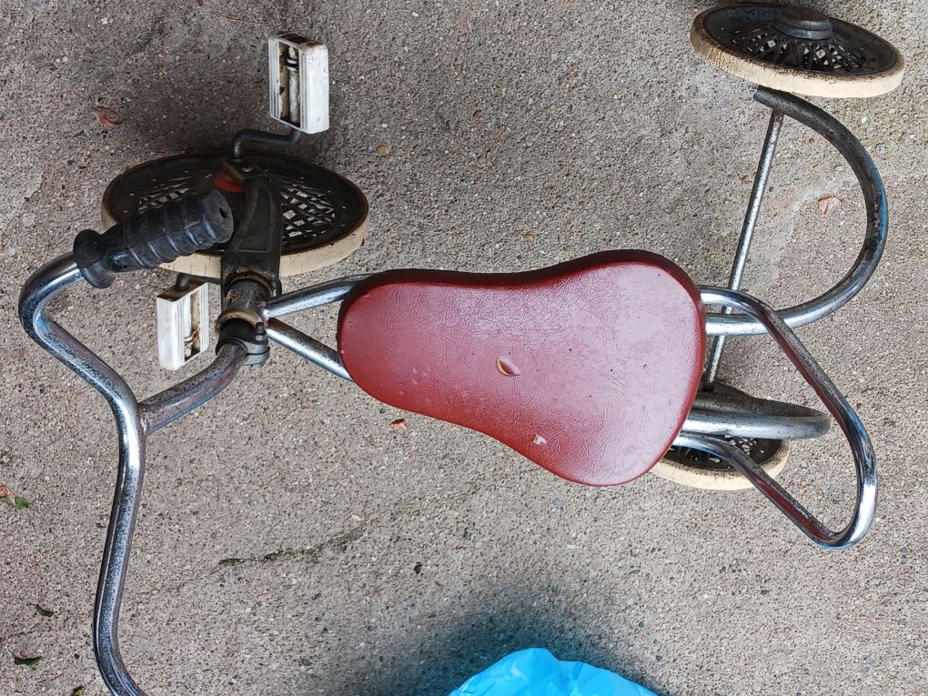 Triciclo com 40 anos