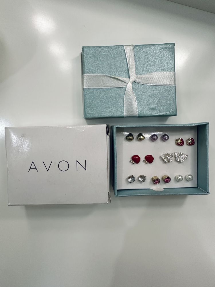 Сережки AVON Набір сережок Сережки-Гвоздики (Пусети), 8 пар