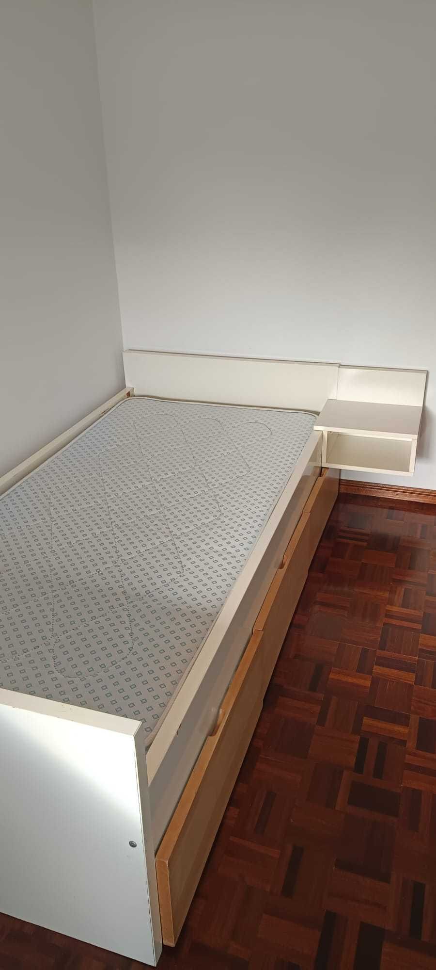 Cama individual com gavetas