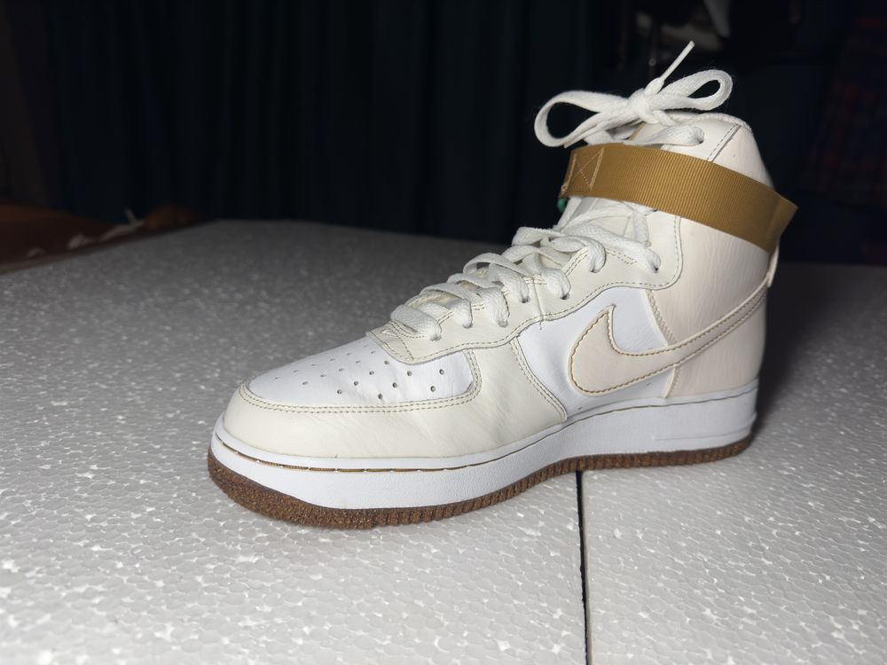 Nike Air Force 1 High’07 LV 8 EMB