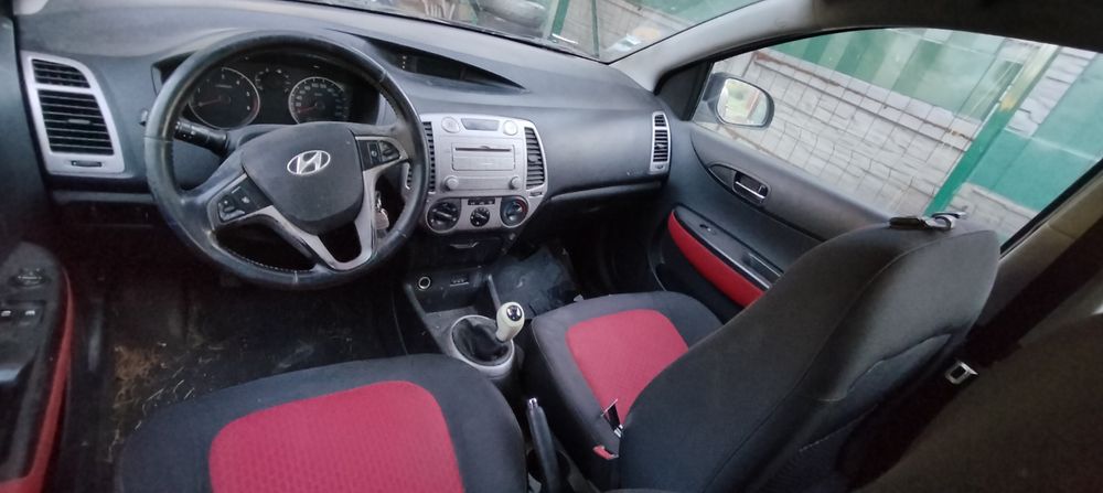 Sprzedam na części lub w całości Hyundai i20