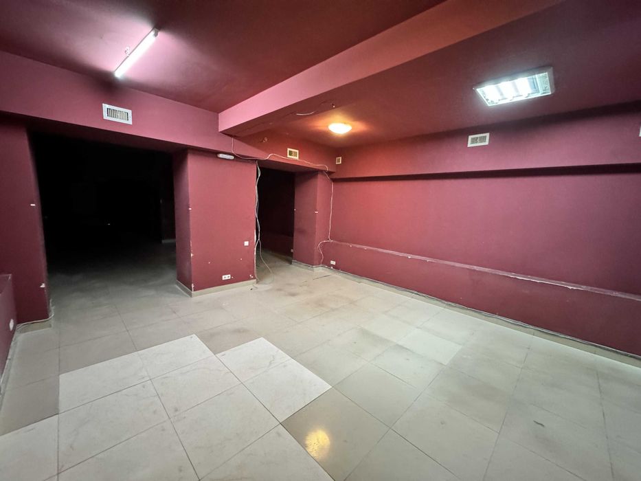 Соборна/Спаська 250 кв.м. прохідняк ціна 40000 грн/міс