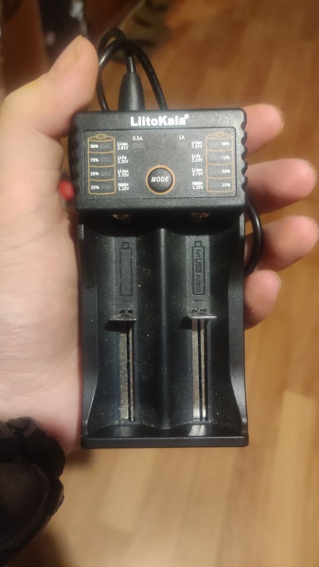 Зарядка з/у зарядное устройство для 18650 АА USB батереек стабилизатор