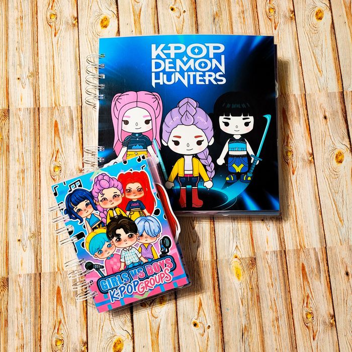 Zestaw 2 szt. Książka na rzepy K-pop Demon Hunters. Lamibook