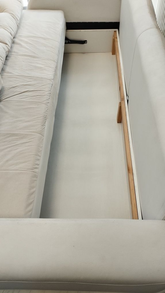 Kanapa z funkcją spania sofa biała pojemnik na pościel