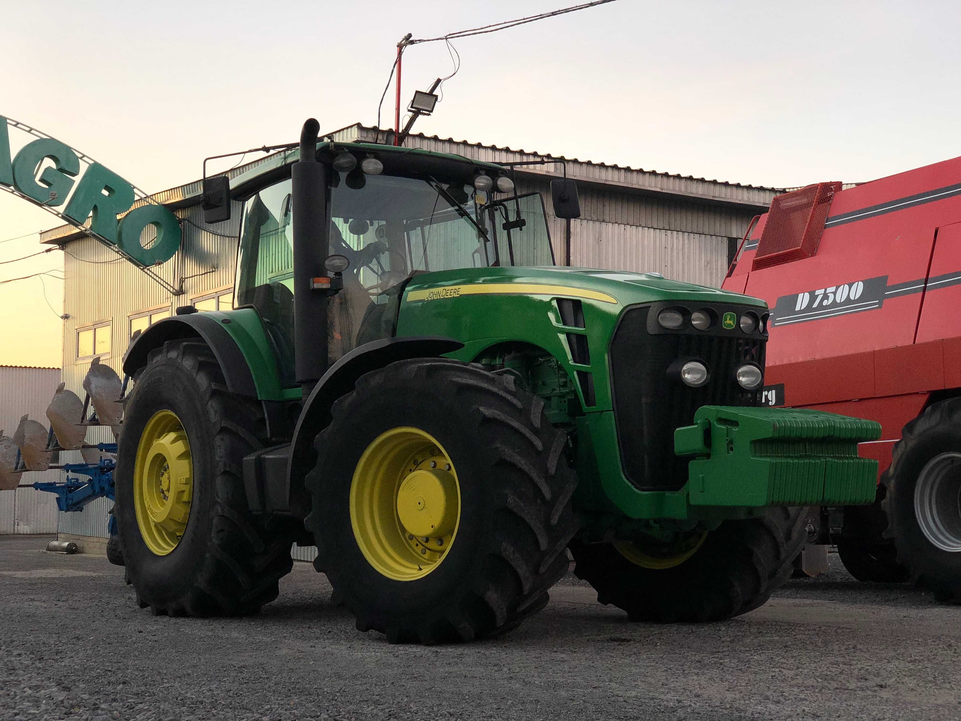 Трактор John Deere 8230 (2008)